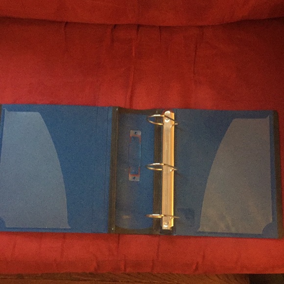 STAPLES - 3-RING BINDER - 3 INCH - Picture 4 of 4